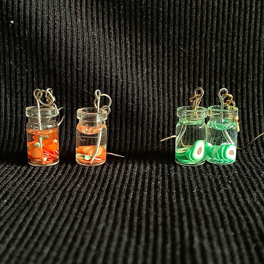 Bundle of 2 light cocktail earrings